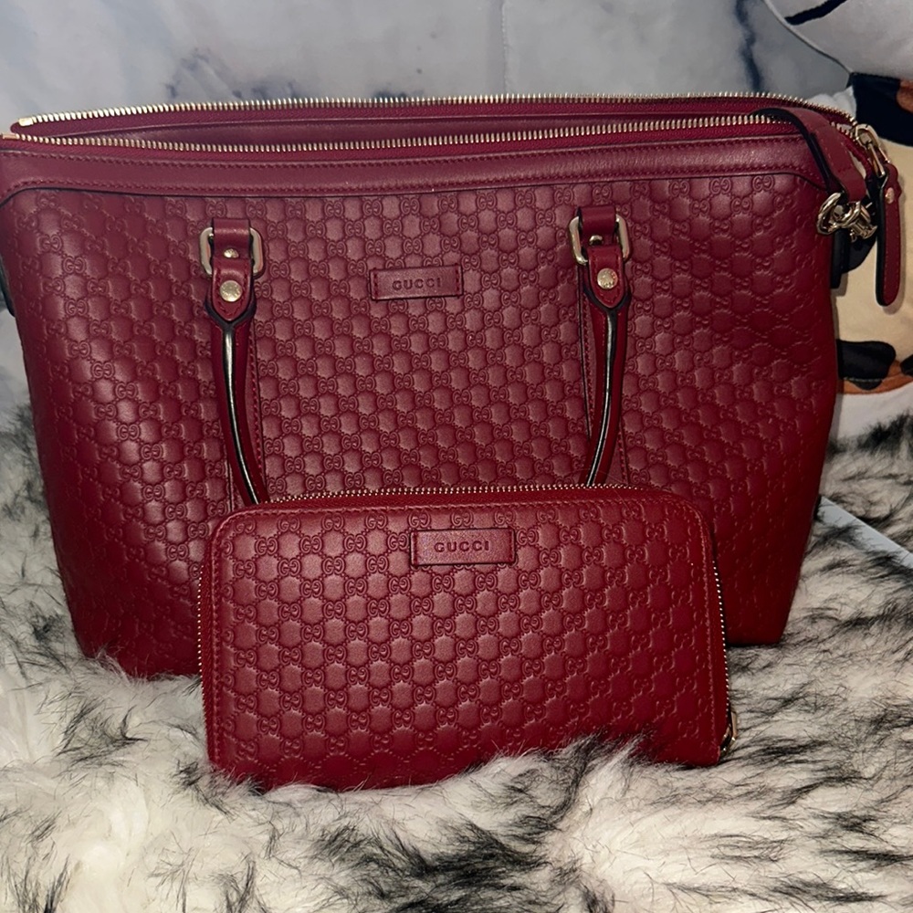 Gucci purse and wallet set